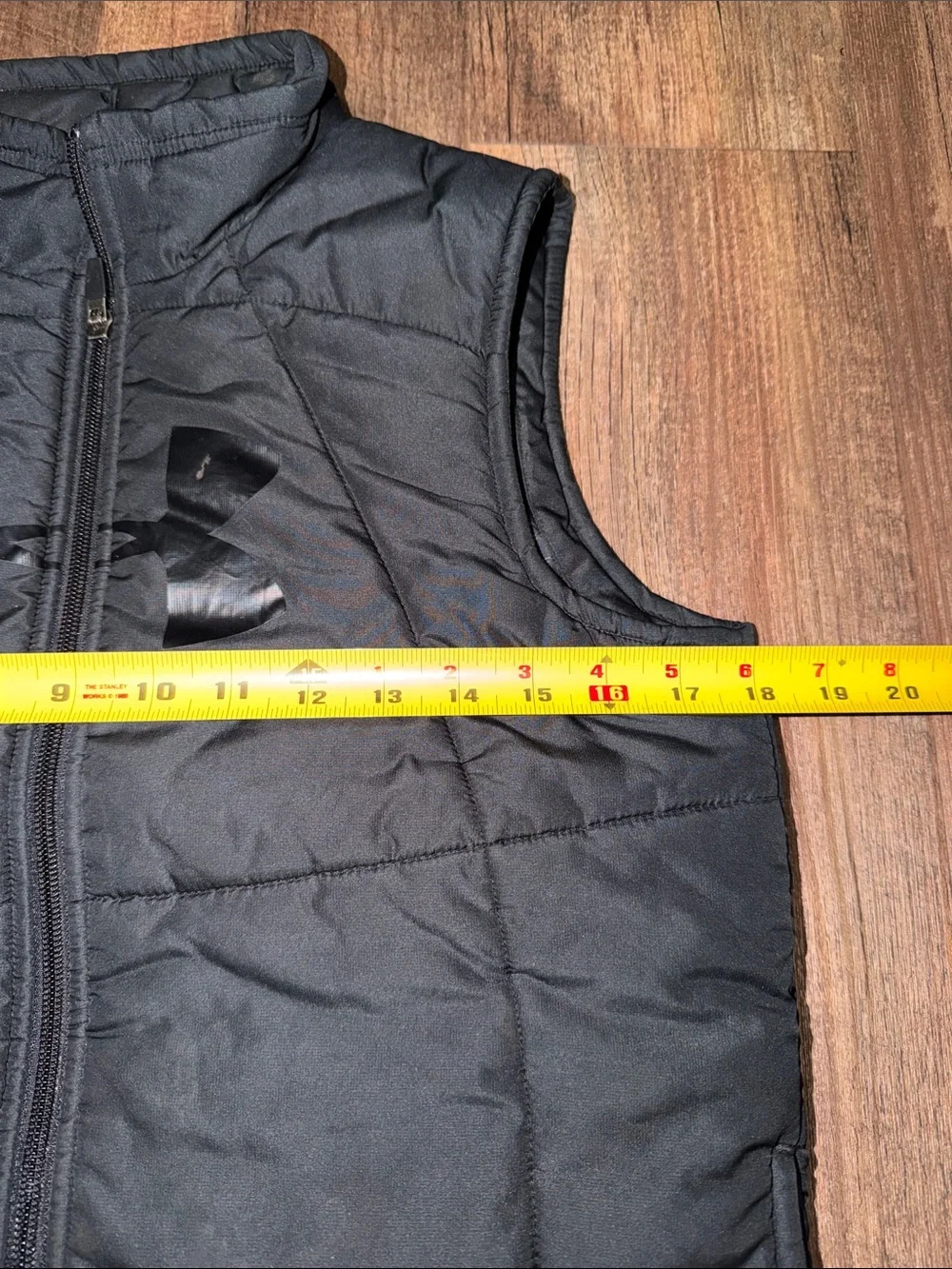 Boys Under Armour Cold Gear Black Logo Puffer Vest size YM